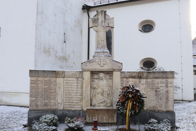 Gedenkmal Rötenbach, gesamt, auf dem Friedhof
