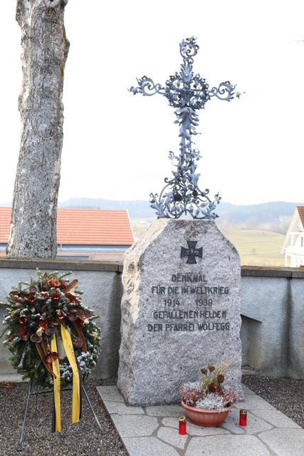 Gedenkmal Wolfegg, gesamt, auf dem Friedhof