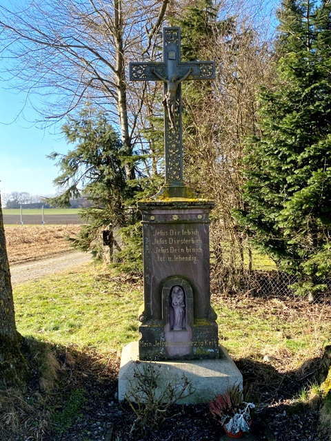 Kreuz mit Madonna in der Nische, Bachlet