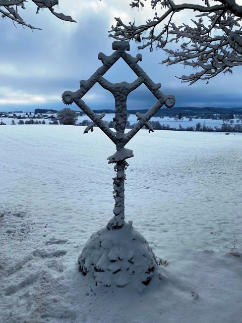 Arma-Christi-Kreuz Balterazhofen im Schnee