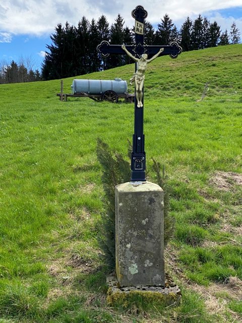 Kreuz zwischen Kferhofen und der L 320