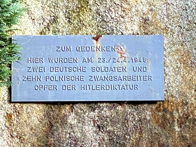 Edensbach, Gedenkstein an der Strasse