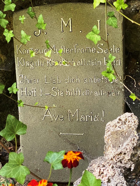 Haidgau, Lourdesgrotte, Inschrift