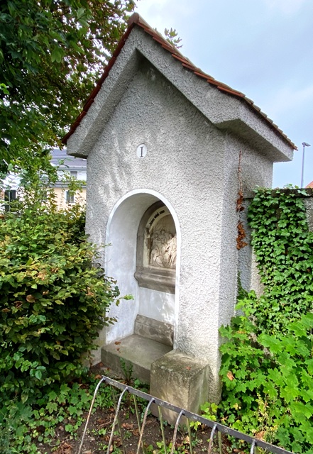 Kreuzweg auf dem Friedhof von Mengen