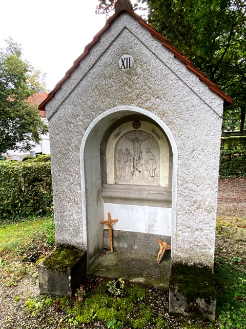 Kreuzweg auf dem Friedhof von Mengen