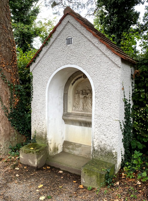 Kreuzweg auf dem Friedhof von Mengen