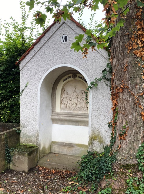 Kreuzweg auf dem Friedhof von Mengen