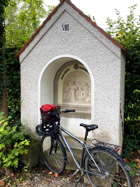 Kreuzweg auf dem Friedhof von Mengen