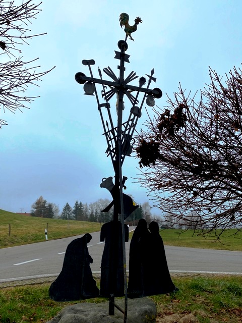 Merazhofen, Arma-Christi-Kreuz, von hinten