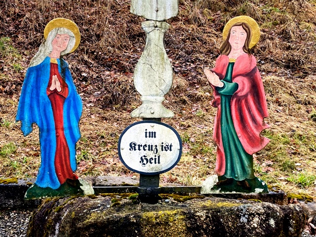 Arma-Christi-Kreuz zwischen Schmalegg und Berg