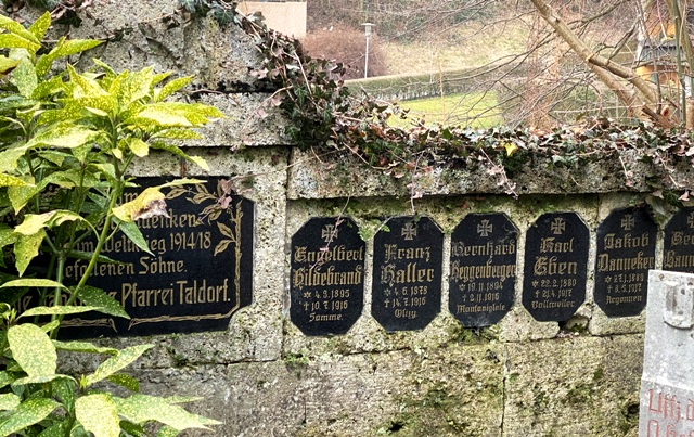Taldorf, Lourdesgrotte und Ehrenmal