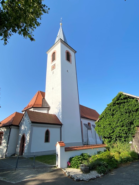 Willerazhofen, Kirche mit Kapellenanbau